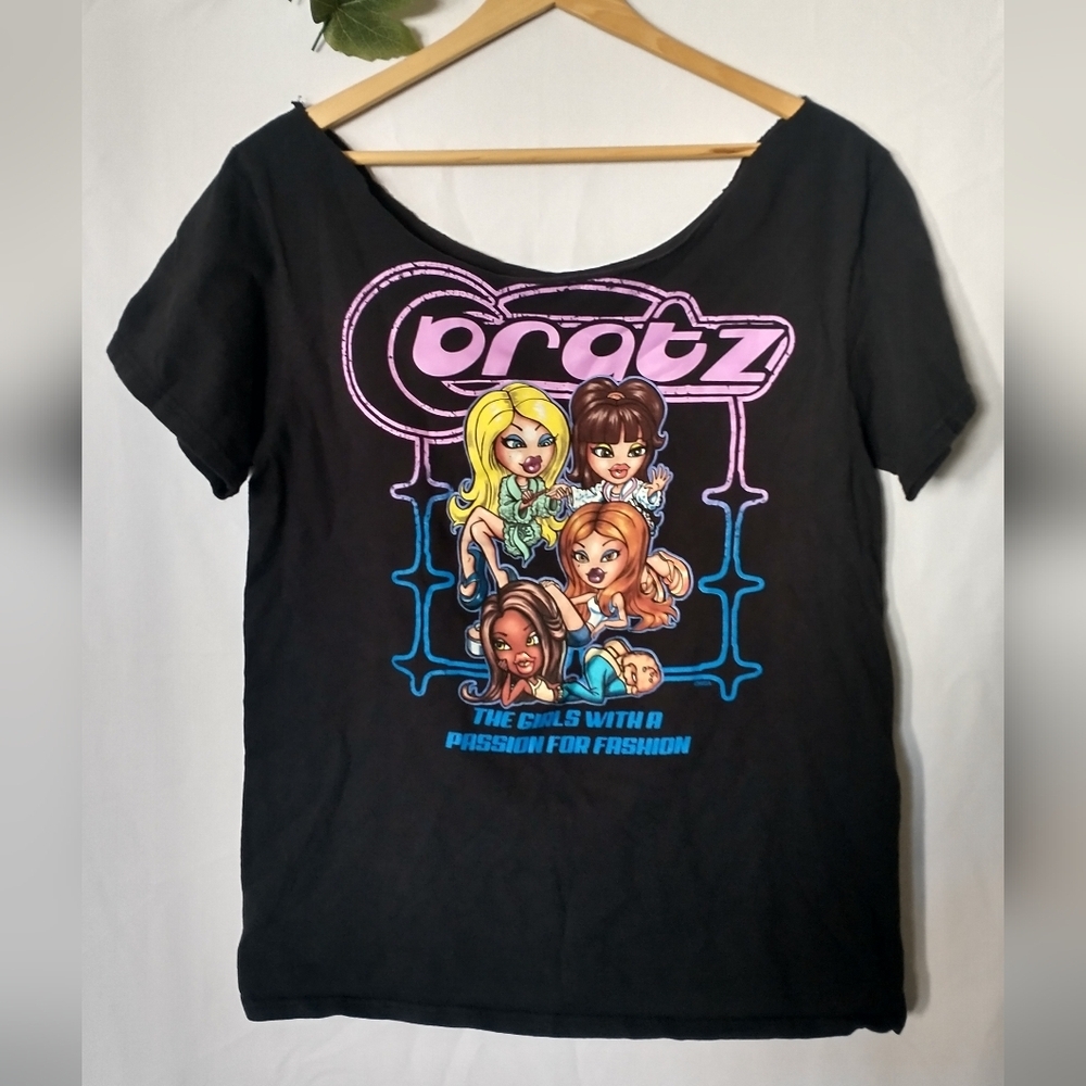 Bratz Y2K 90's Retro Vintage Graphic T-Shirt  Size Medium